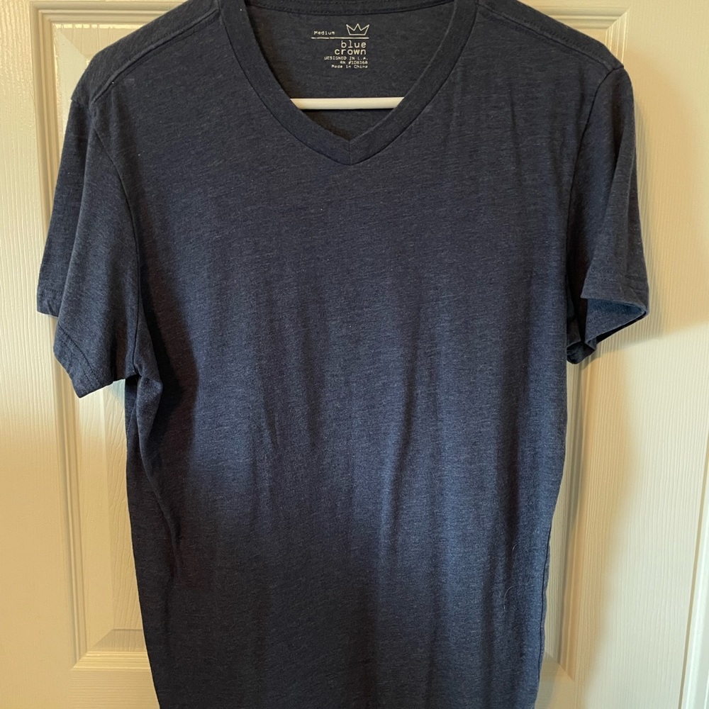 Men’s blue T-shirt.
